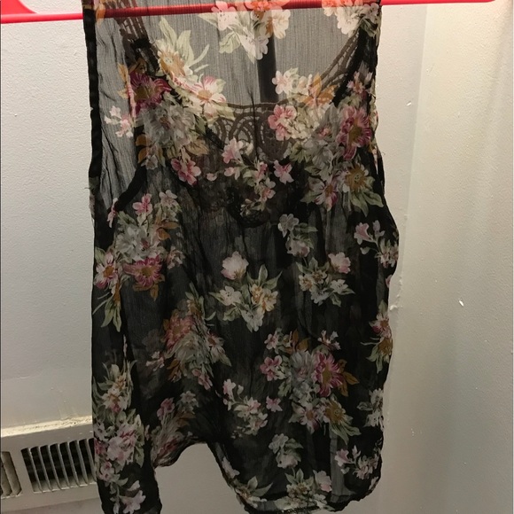 Sleeveless Floral Top - Picture 2 of 3